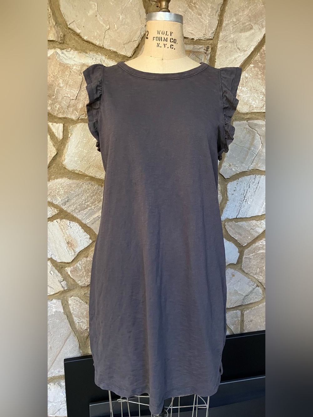 Universal Thread Sleeveless Ruffle Shoulder Shift Dress in Charcoal